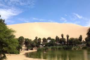 Huacachina_01-550x366[1]